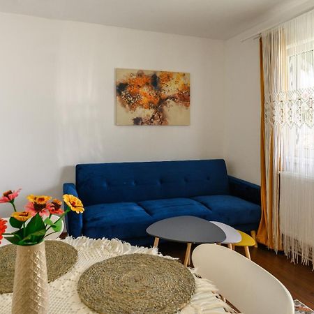 Apartament Corina Cu Parcare Bistriţa Exterior foto