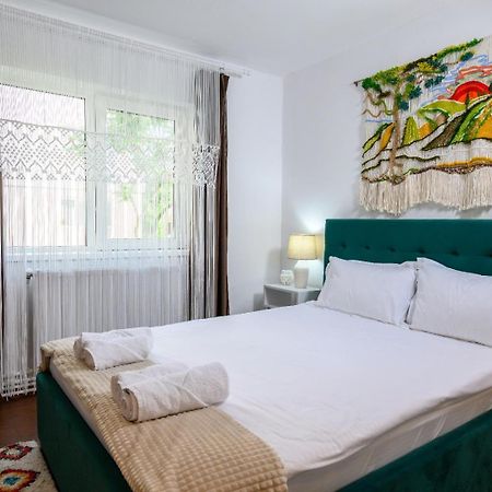 Apartament Corina Cu Parcare Bistriţa Exterior foto