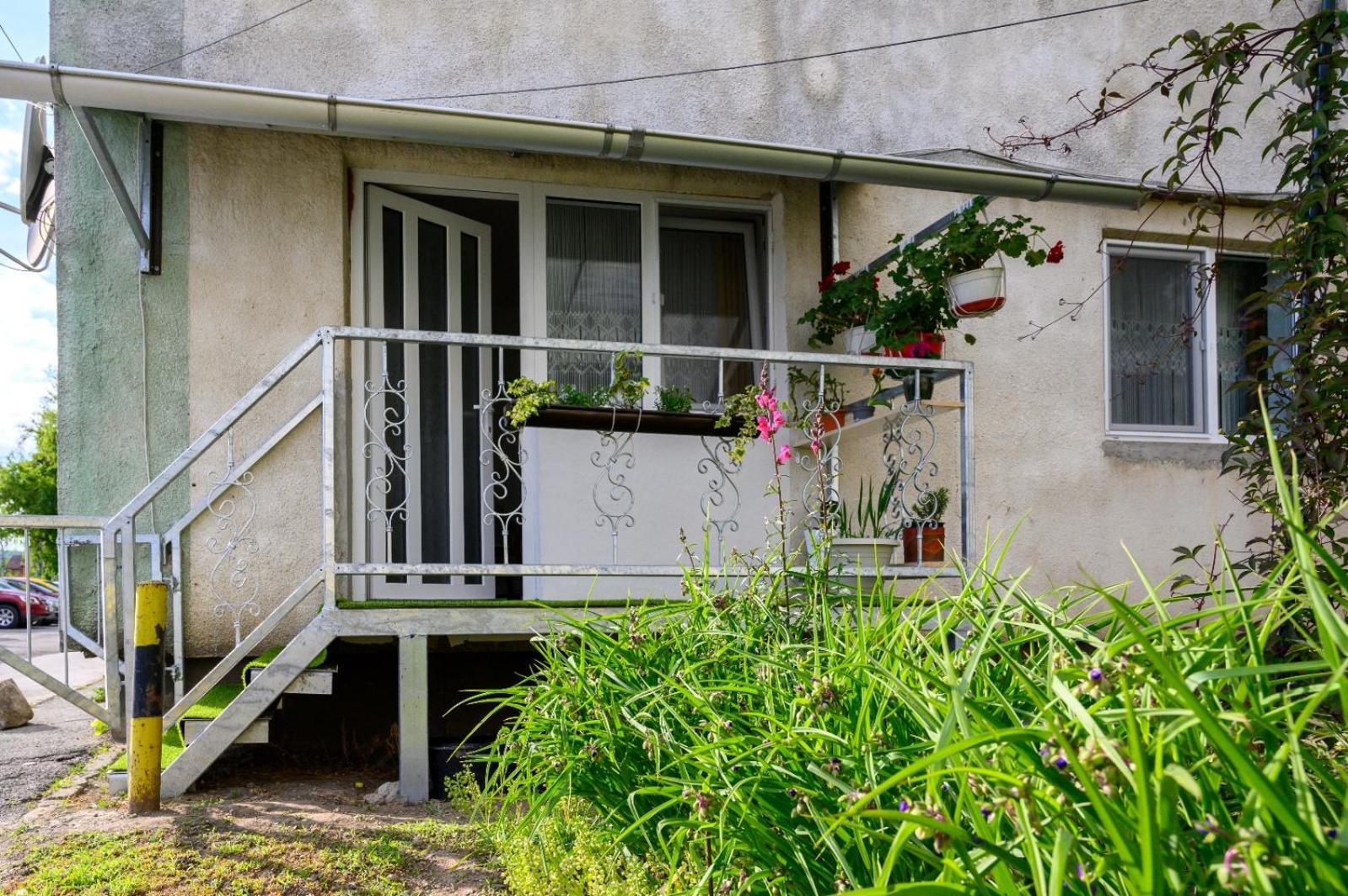 Apartament Corina Cu Parcare Bistriţa Exterior foto